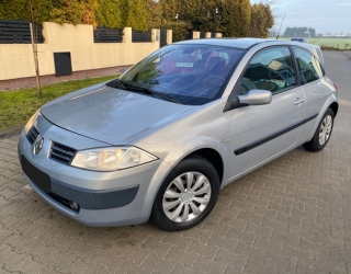 Srebrne Renault Megane 1.4 z 2006 roku Renault Megane 1.4 2006 skupiony na Ratajach w Poznaniu
